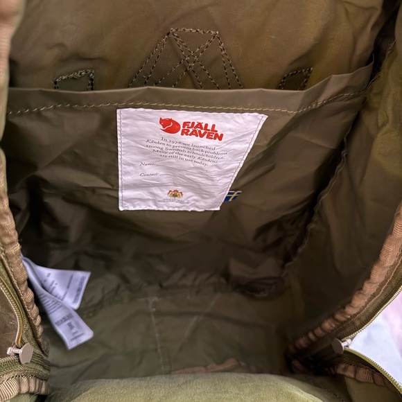 Fjallraven Kånken Medium Green Backpack - Picture 10 of 12